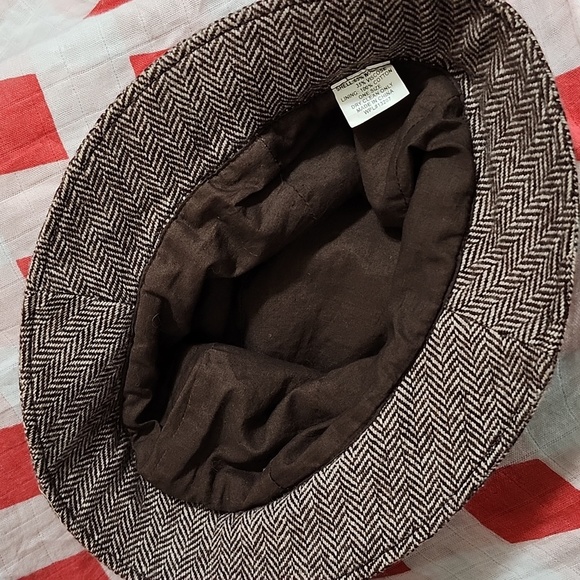 Classic Herringbone Wool Blend Newsboy Cap with Floral Detail - Picture 4 of 4